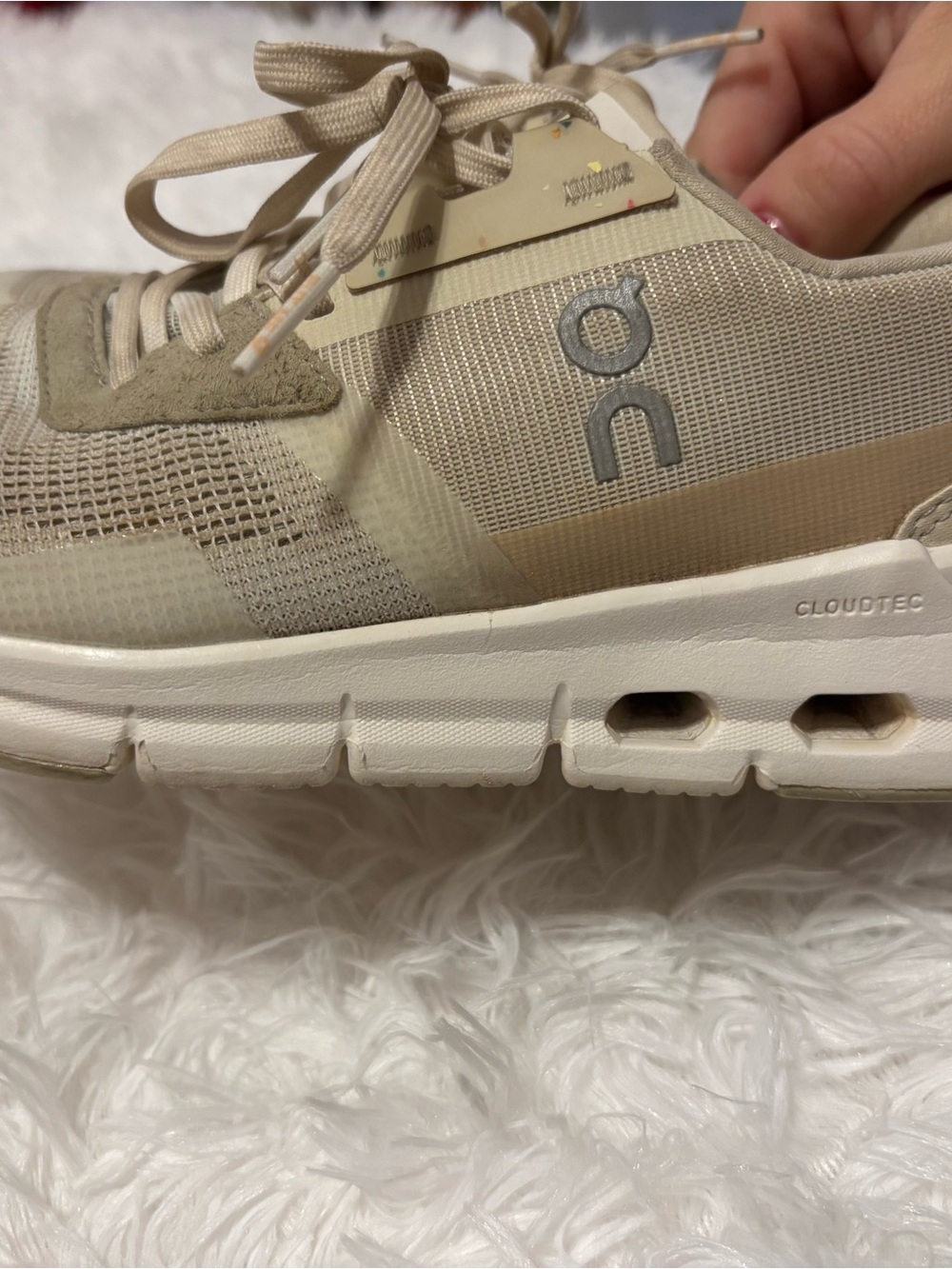 On Running Women’s 5.5 Cloudtec Neutral Trainer Athletic Shoe in Beige Like New